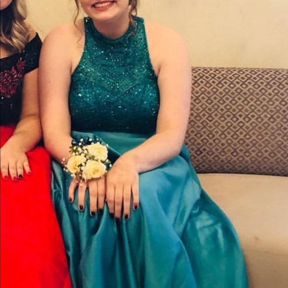 Prom dress - Picture 4 of 7